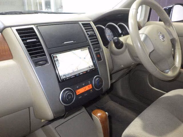 NISSAN TIIDA LATIO
