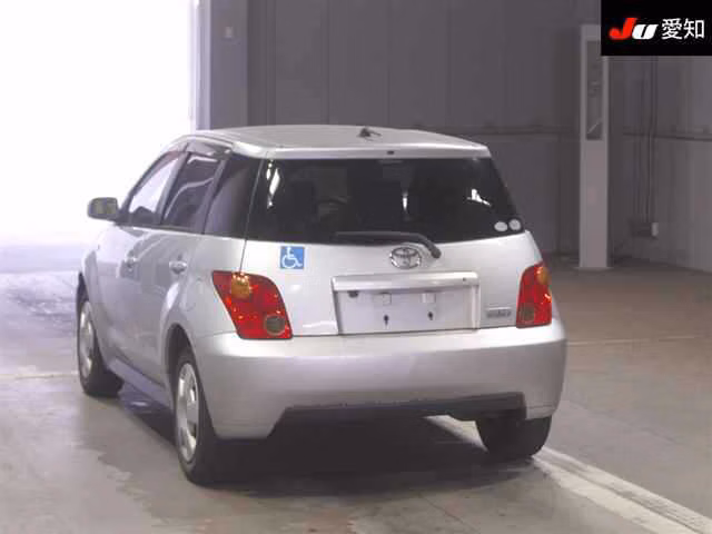 TOYOTA IST