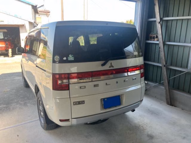 MITSUBISHI DELICA D:5