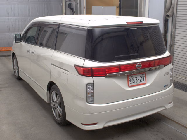 NISSAN ELGRAND