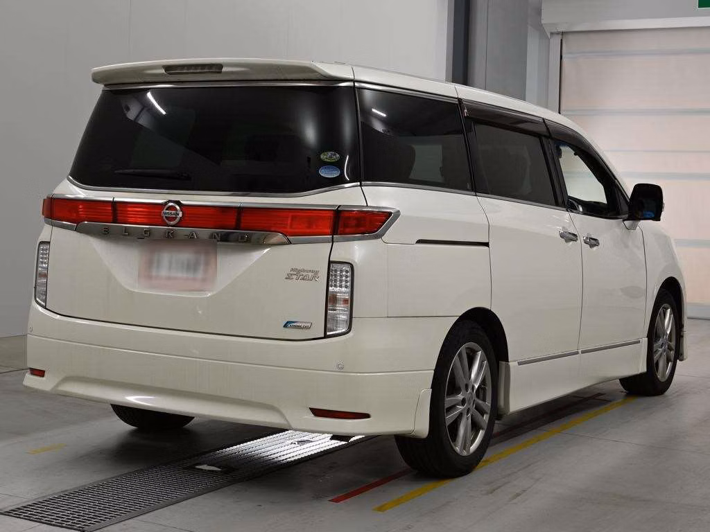 NISSAN ELGRAND