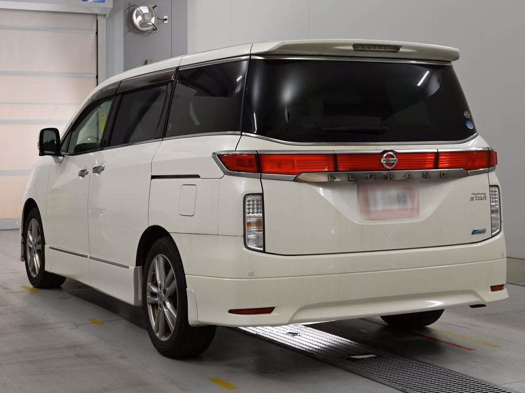 NISSAN ELGRAND