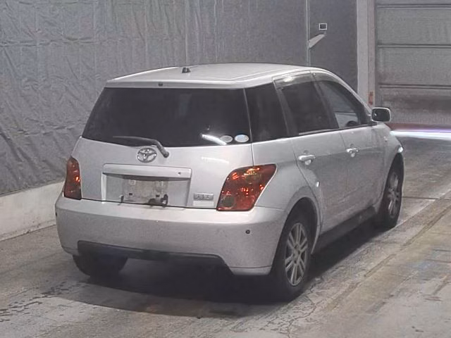 TOYOTA IST
