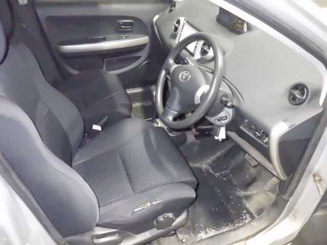 TOYOTA IST