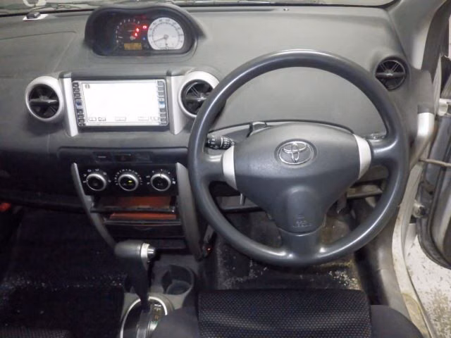 TOYOTA IST