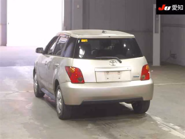 TOYOTA IST