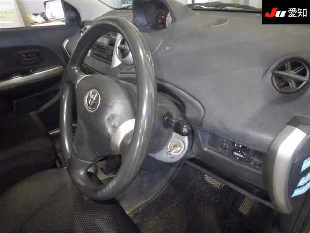TOYOTA IST