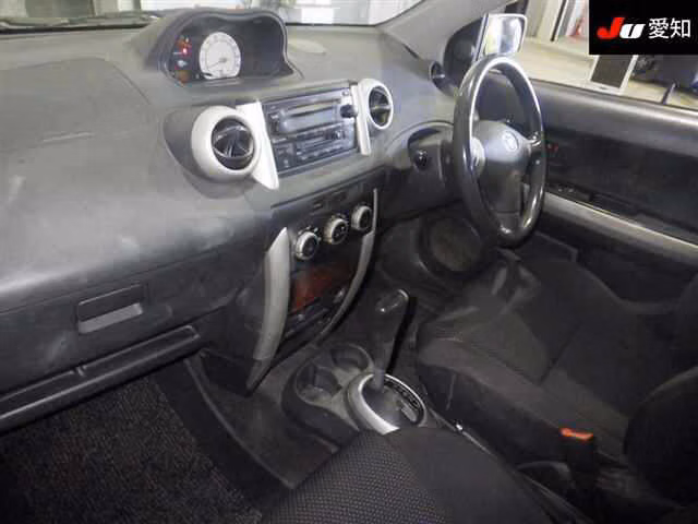 TOYOTA IST