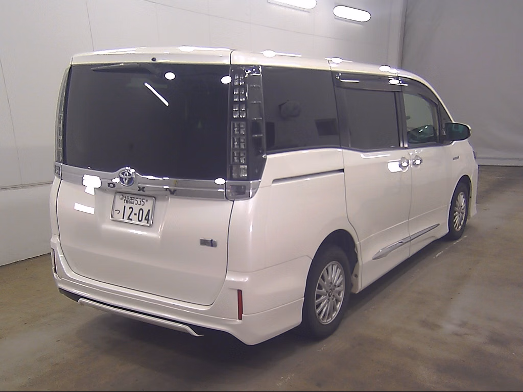 TOYOTA VOXY