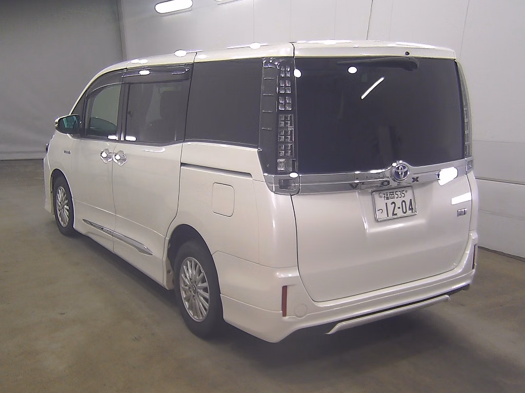 TOYOTA VOXY
