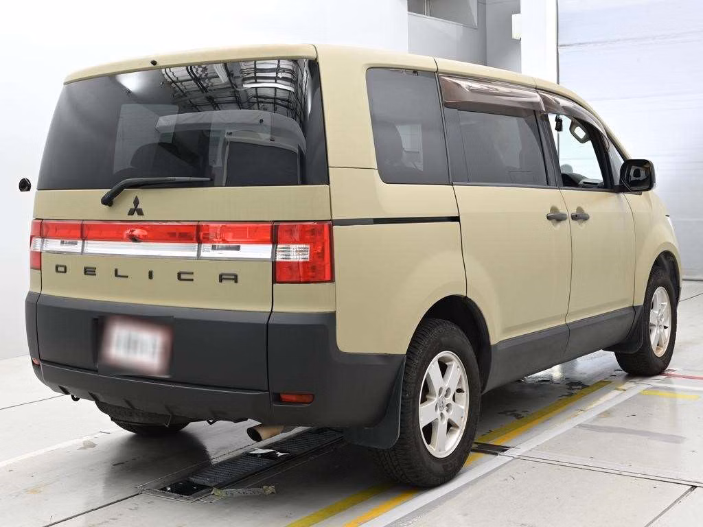 MITSUBISHI DELICA D:5