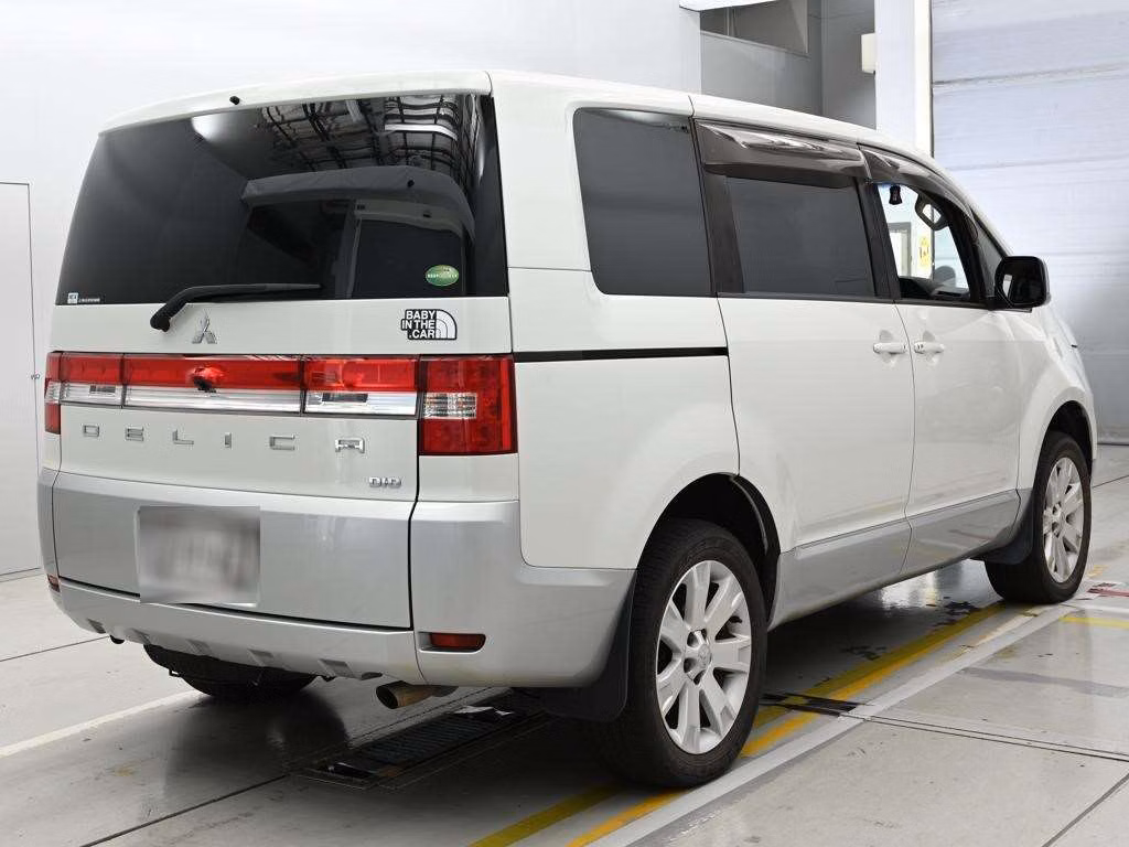 MITSUBISHI DELICA D:5