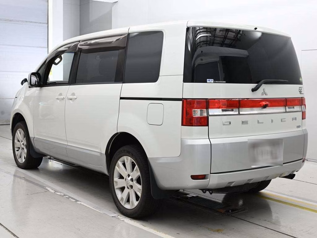 MITSUBISHI DELICA D:5