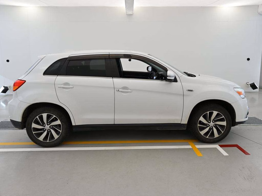 MITSUBISHI RVR