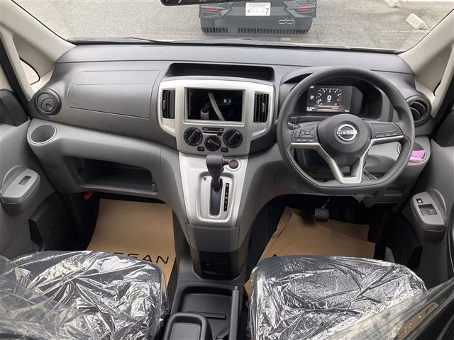 NISSAN NV200
