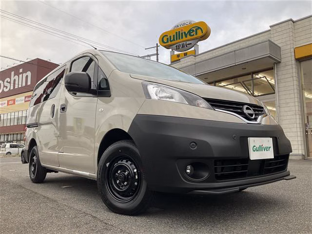 NISSAN NV200