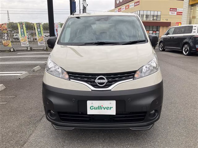 NISSAN NV200