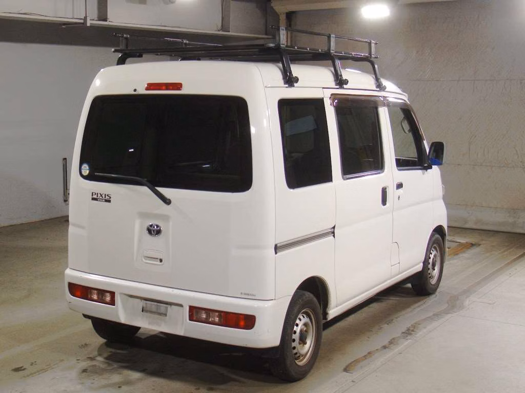 TOYOTA PIXIS VAN