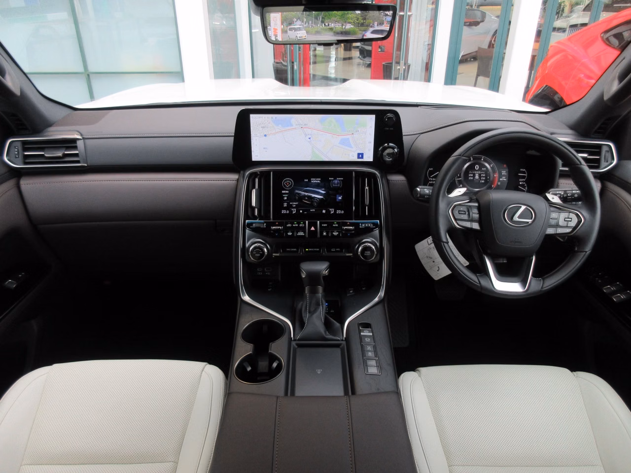 LEXUS LX600