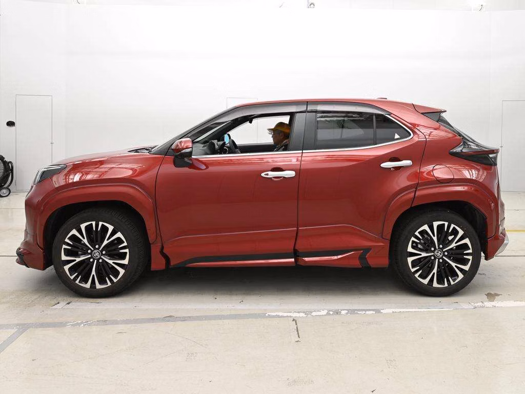 TOYOTA YARIS CROSS