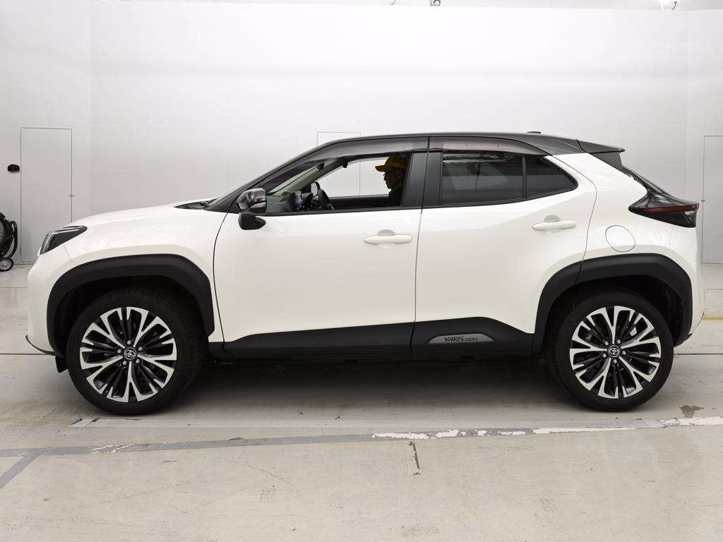 TOYOTA YARIS CROSS