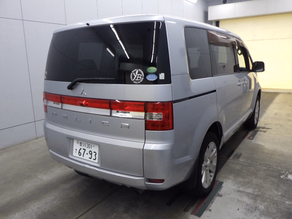 MITSUBISHI DELICA D:5