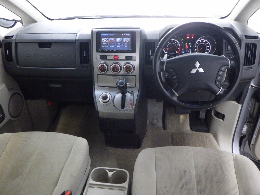 MITSUBISHI DELICA D:5