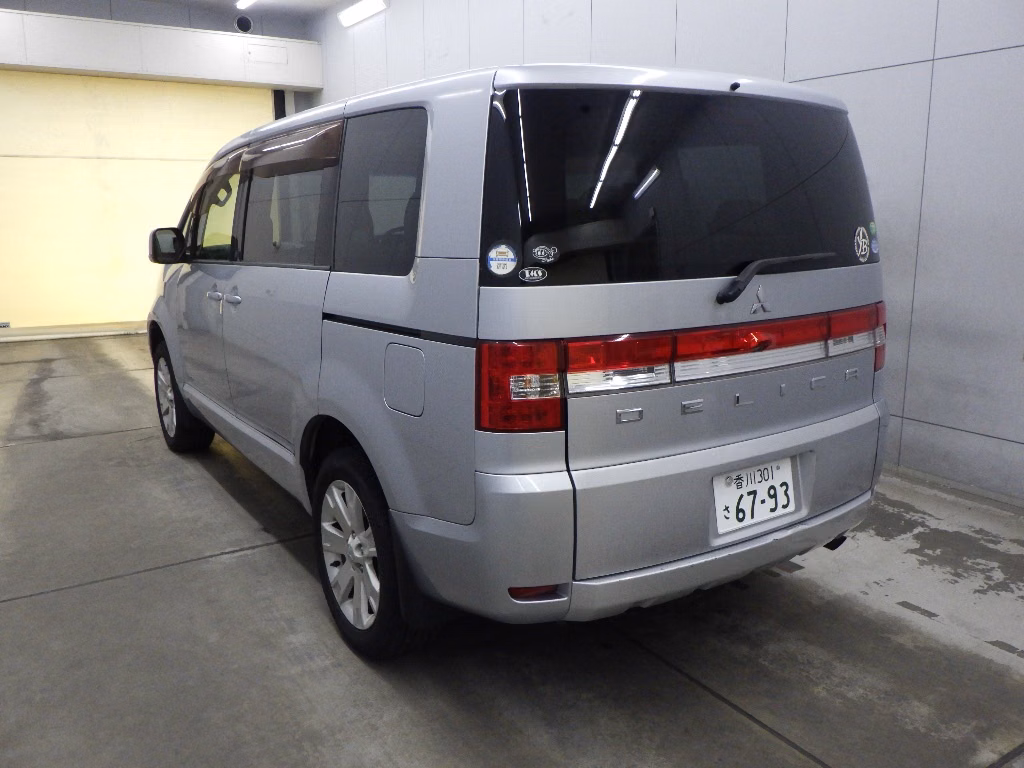 MITSUBISHI DELICA D:5