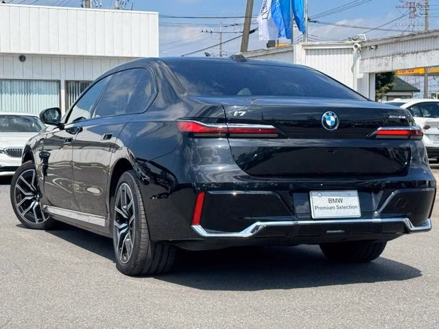 BMW I7