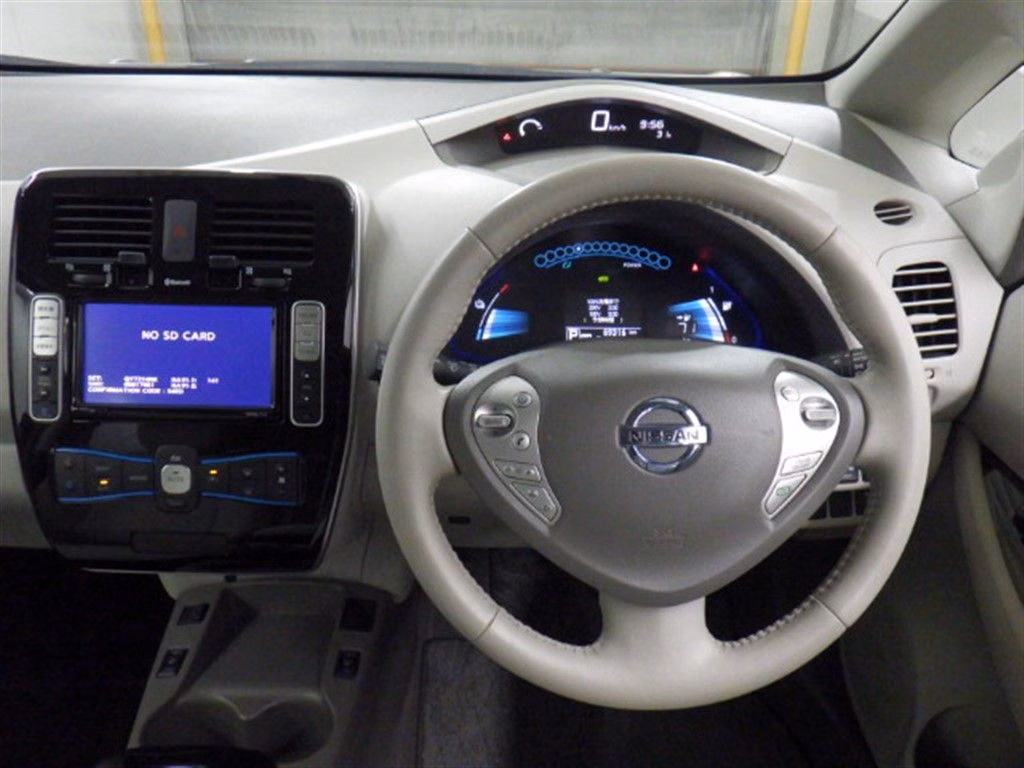 NISSAN LEAF