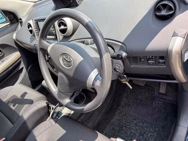 TOYOTA IST