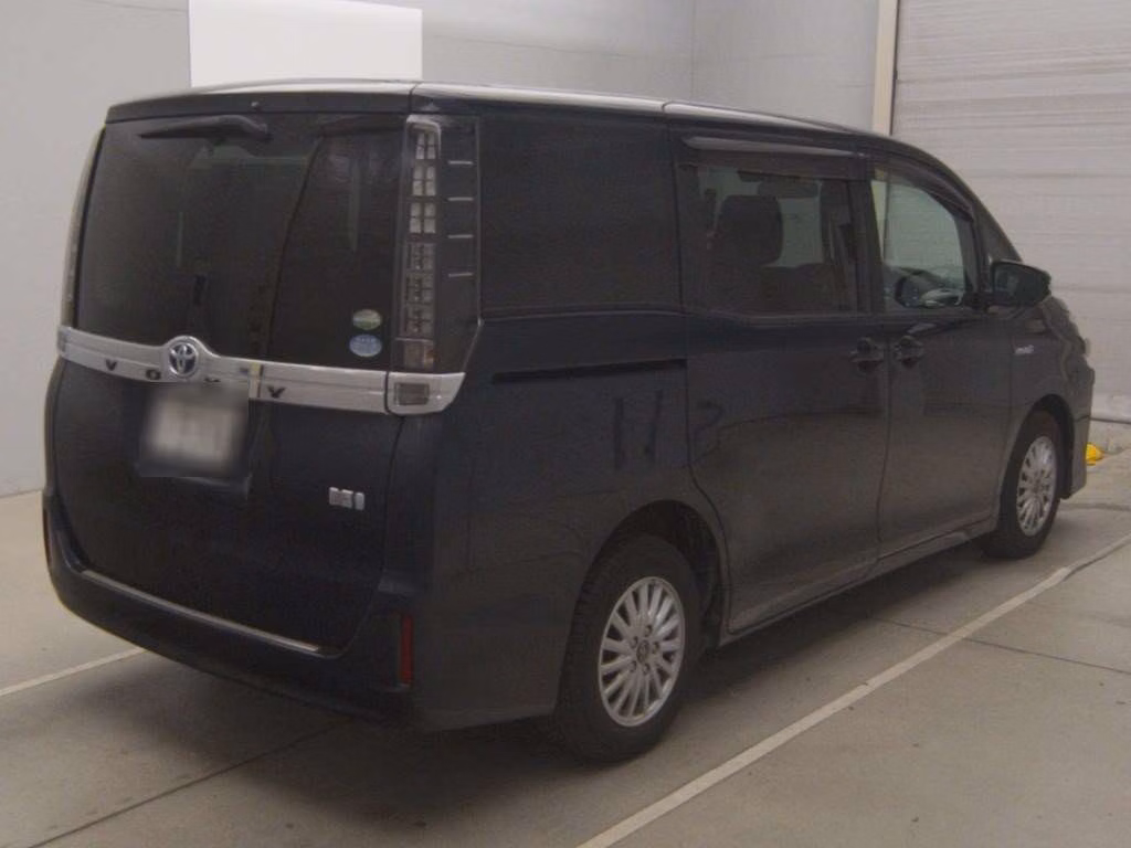 TOYOTA VOXY