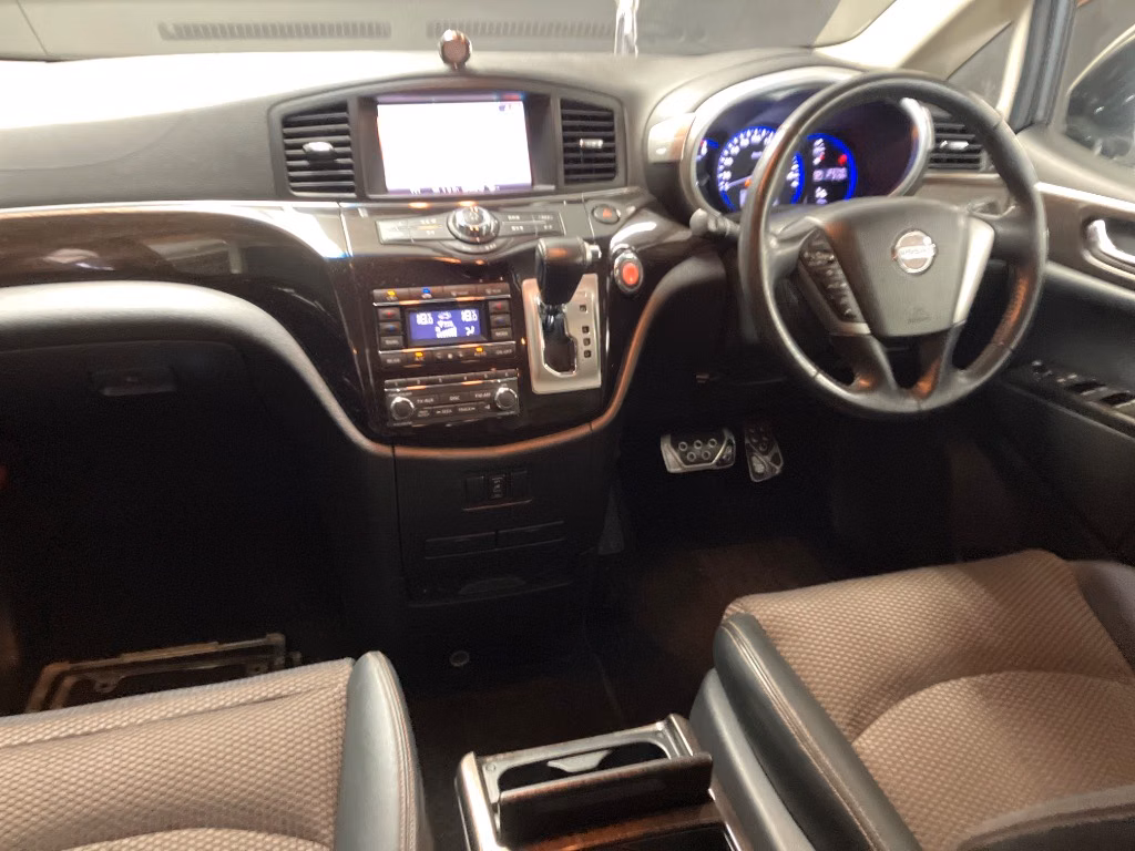 NISSAN ELGRAND