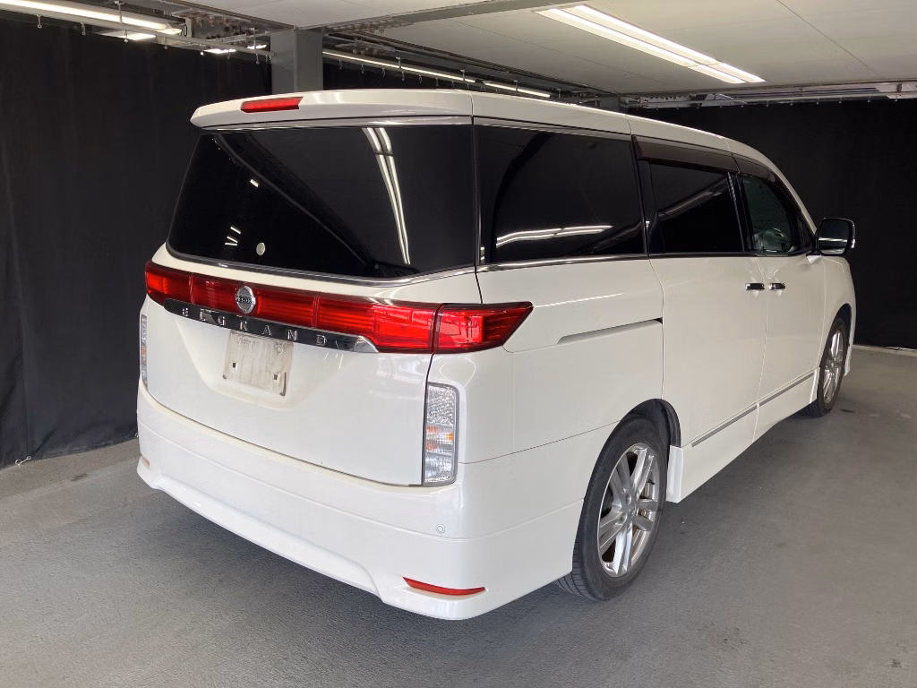 NISSAN ELGRAND