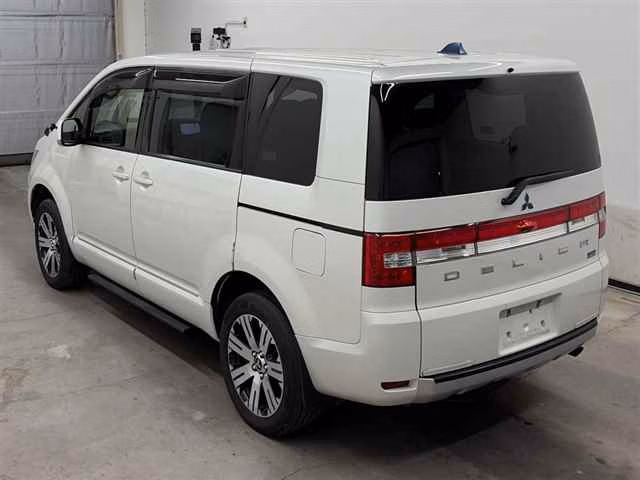 MITSUBISHI DELICA D:5