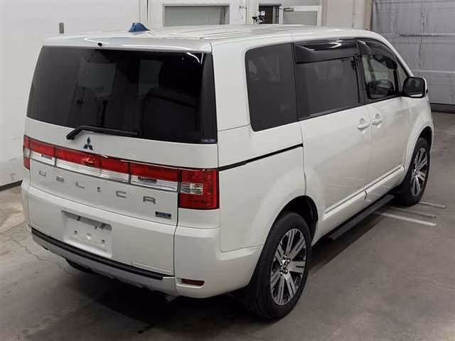 MITSUBISHI DELICA D:5