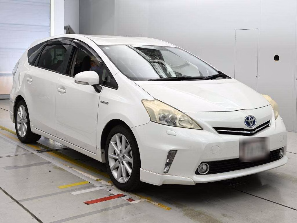TOYOTA PRIUS ALPHA