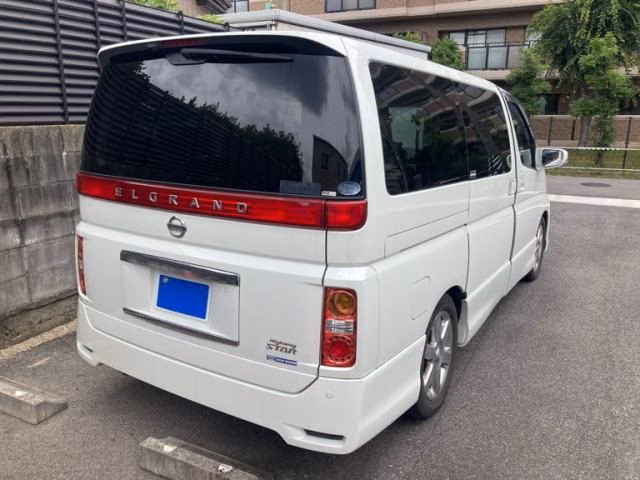 NISSAN ELGRAND