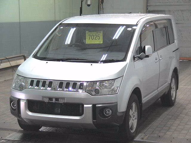 MITSUBISHI DELICA D:5