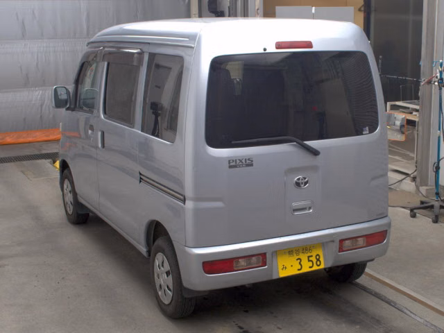 TOYOTA PIXIS VAN