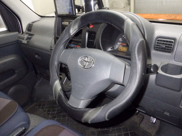 TOYOTA PIXIS VAN