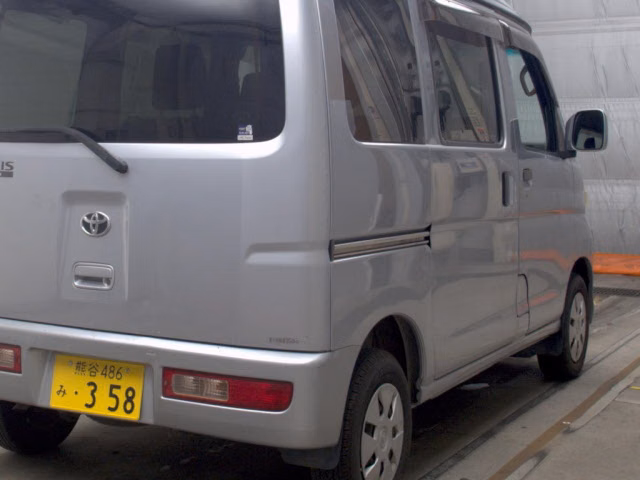 TOYOTA PIXIS VAN