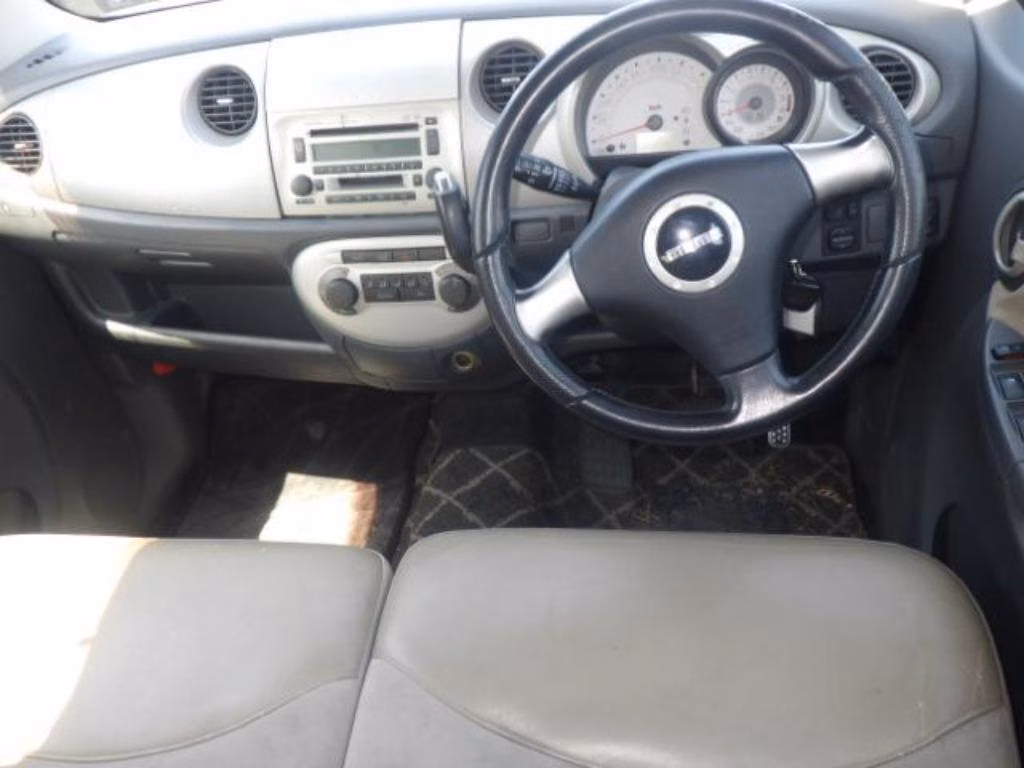 DAIHATSU MOVE LATTE