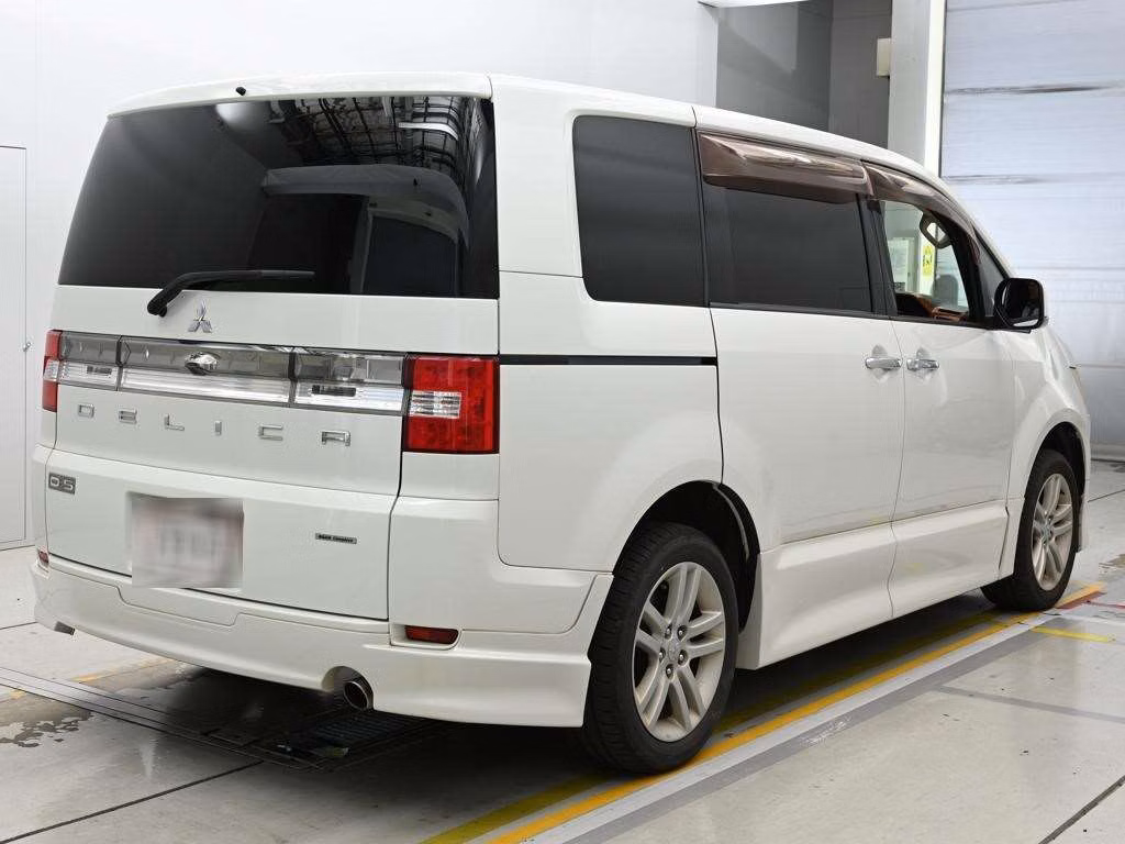 MITSUBISHI DELICA D:5