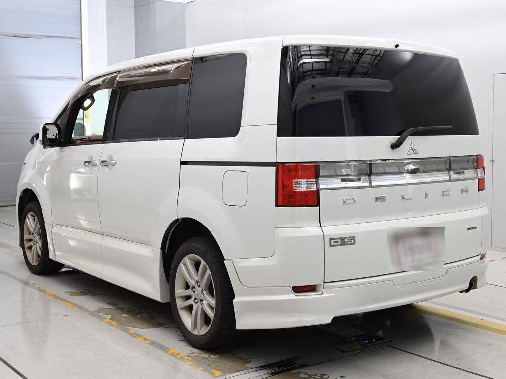 MITSUBISHI DELICA D:5