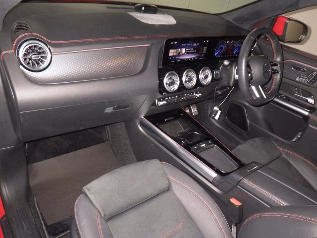 MERCEDES-BENZ EQA