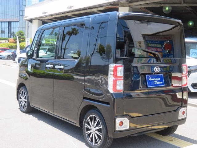 DAIHATSU WAKE