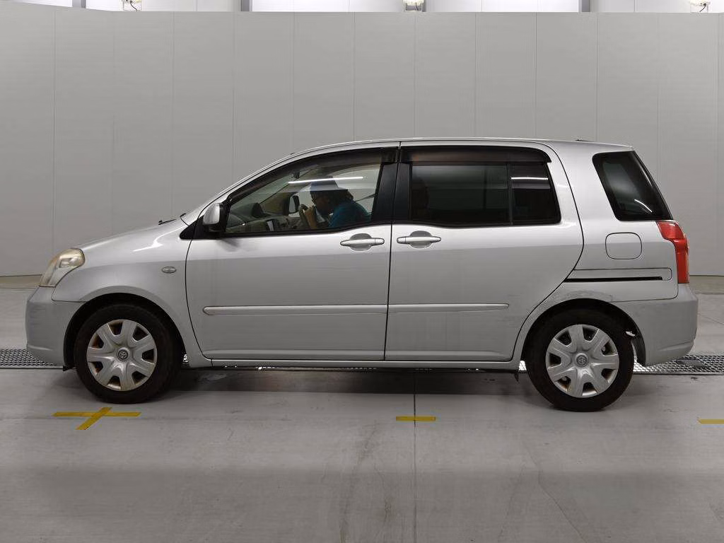 TOYOTA RAUM