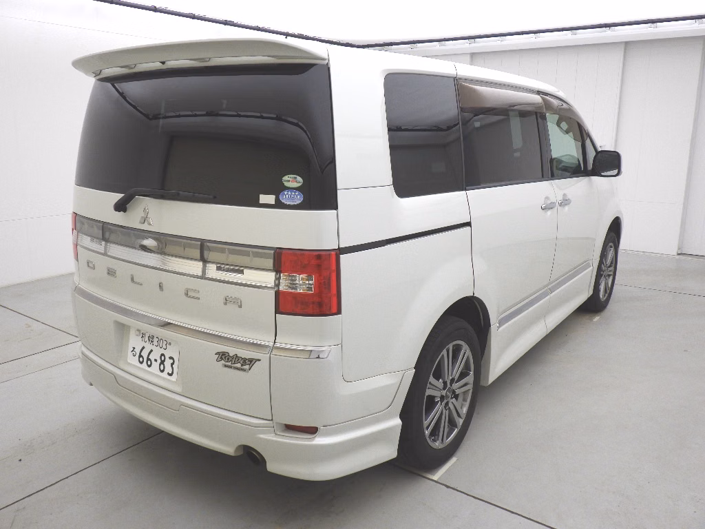 MITSUBISHI DELICA D:5