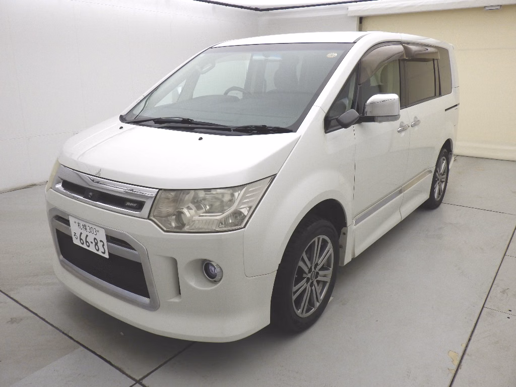 MITSUBISHI DELICA D:5